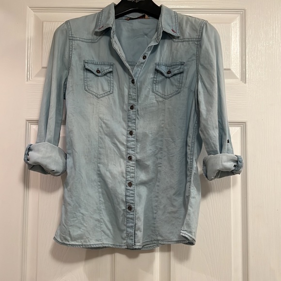 Ligh wash blue button long sleeve down! Goes with anything! - Picture 2 of 2
